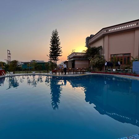 Hotel Padmini Palace Rāni Pokhri Екстериор снимка