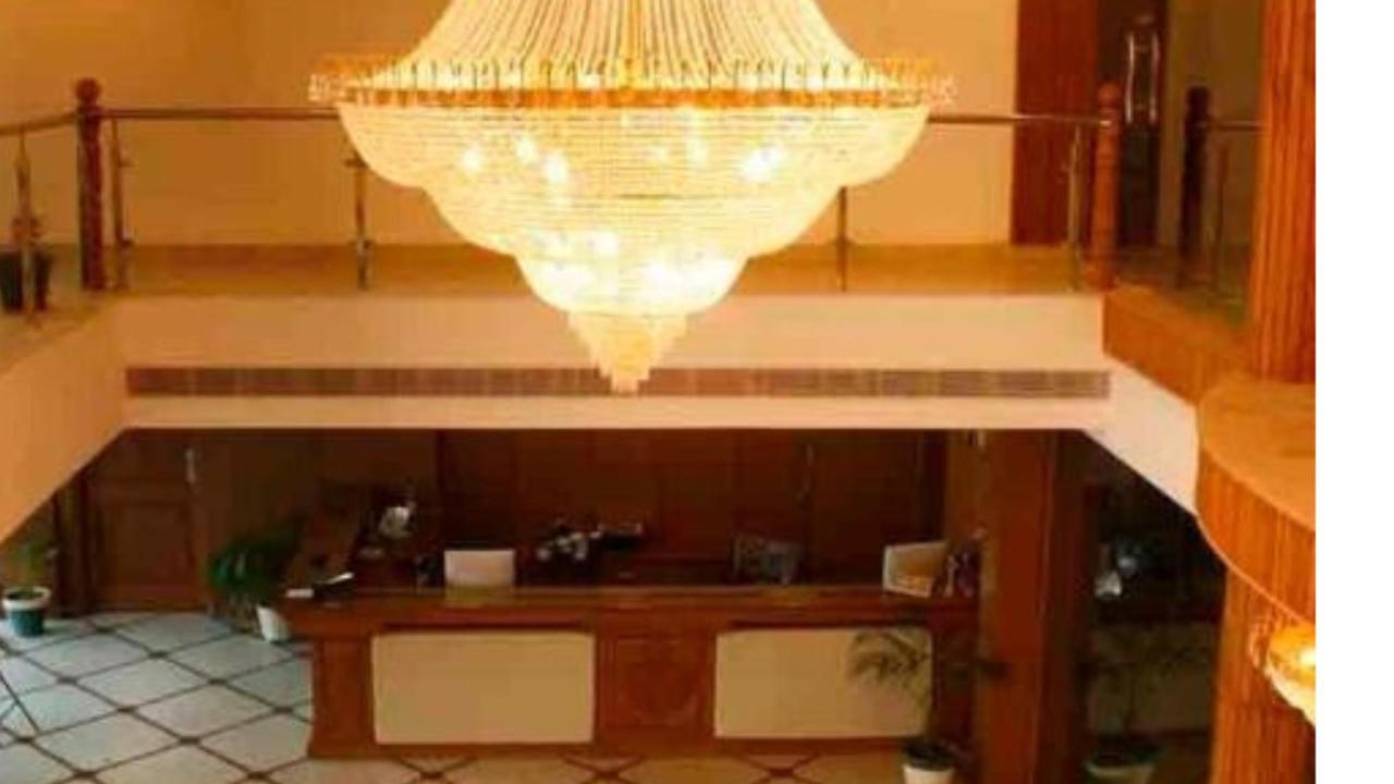 Hotel Padmini Palace Rāni Pokhri Екстериор снимка