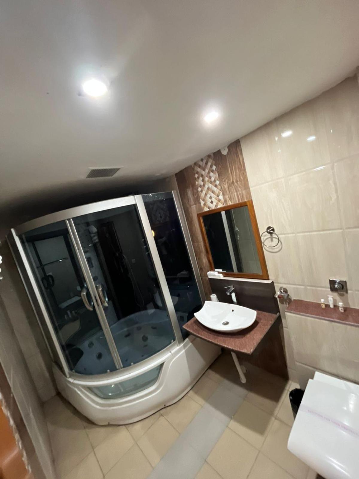 Hotel Padmini Palace Rāni Pokhri Екстериор снимка