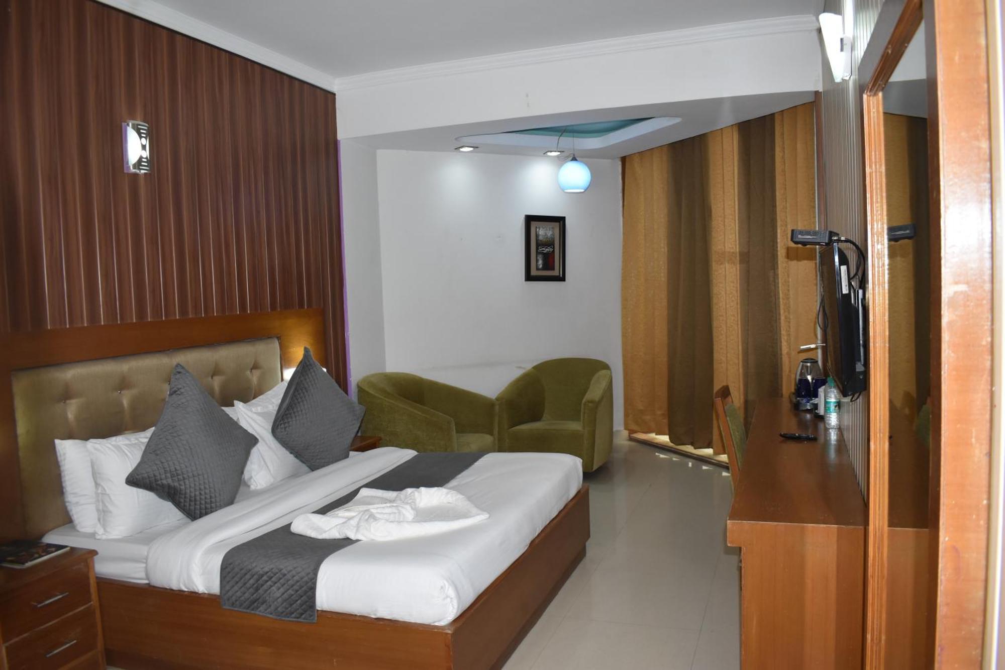 Hotel Padmini Palace Rāni Pokhri Екстериор снимка