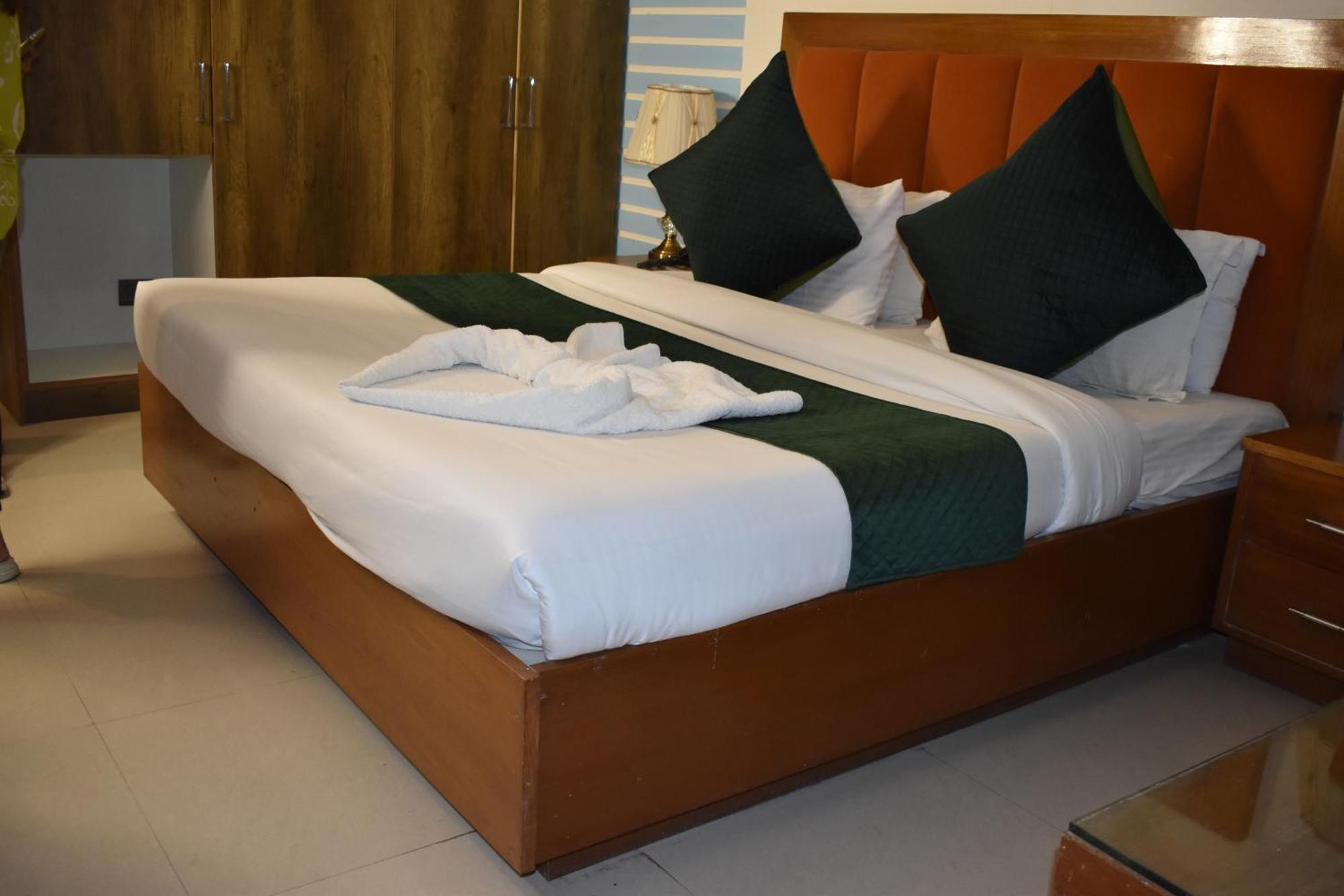 Hotel Padmini Palace Rāni Pokhri Екстериор снимка
