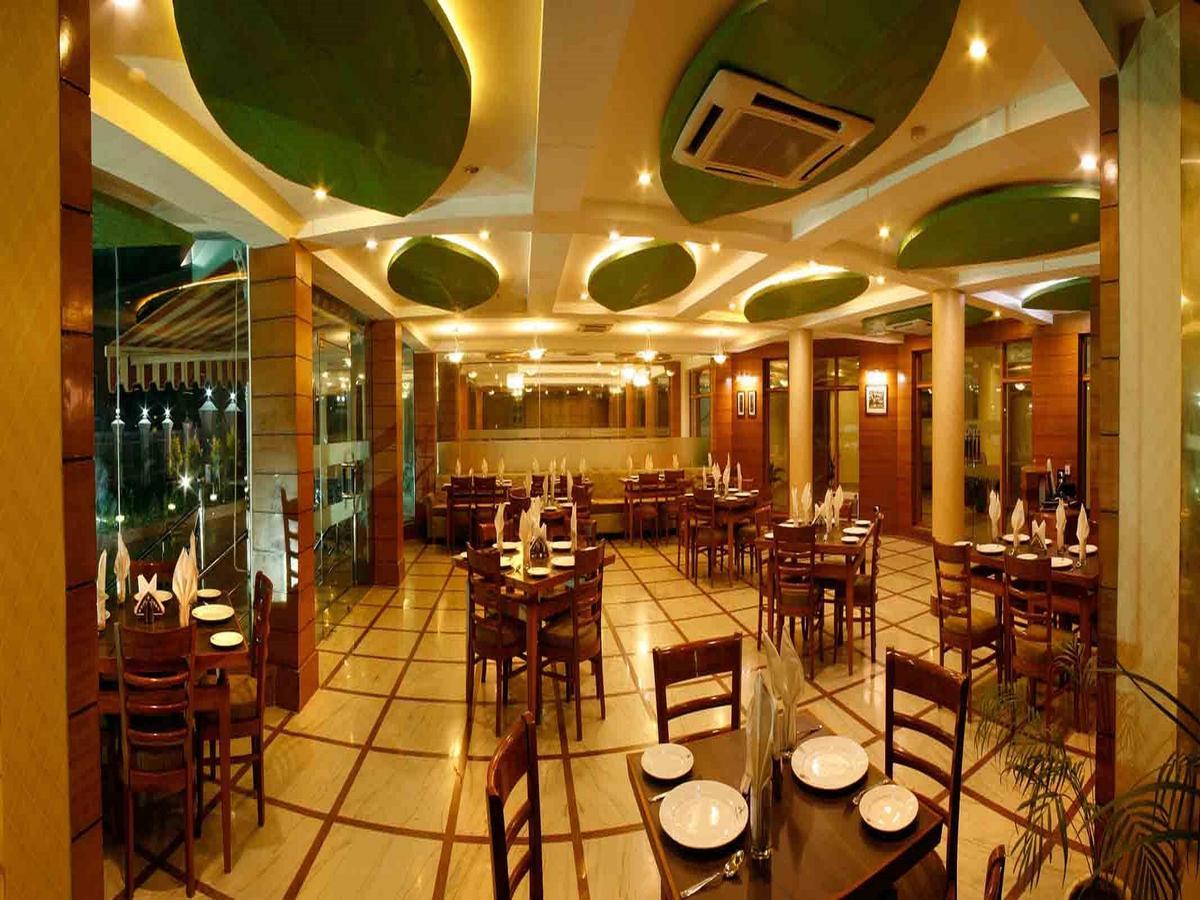 Hotel Padmini Palace Rāni Pokhri Екстериор снимка